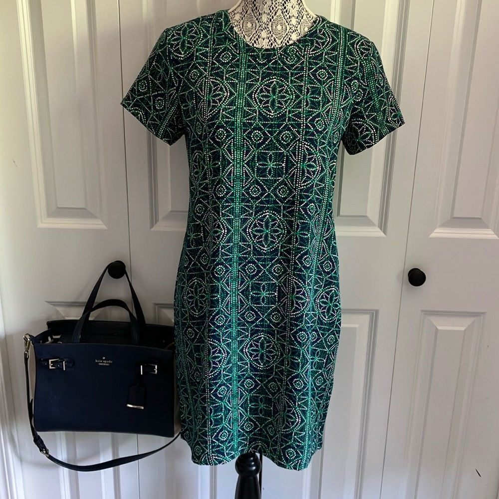 Super cute shift dress in fun dotted navy green and white geometric pattern.